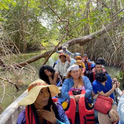 Ecuador: Collectors and Fisherwomen - Rhizomes of Life